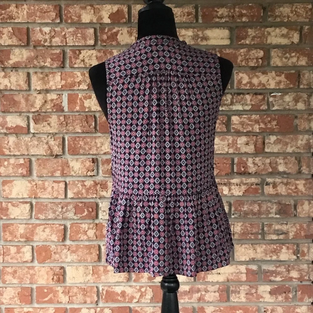 GAP Sleeveless Pullover Top - Picture 4 of 6